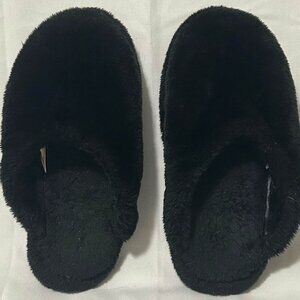 Secret Treasures- Women’s Black Fuzzy Slip-On Slippers